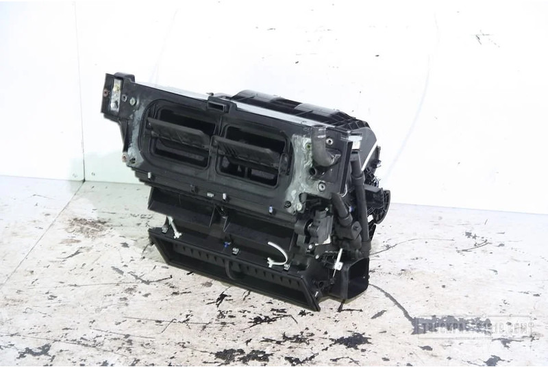 Iveco Heating, Ventilation & AC Kachel airco motor - Riscaldamento/ Ventilazione per Camion: foto 1 Iveco Heating, Ventilation & AC Kachel airco motor - Riscaldamento/ Ventilazione per Camion: foto 1