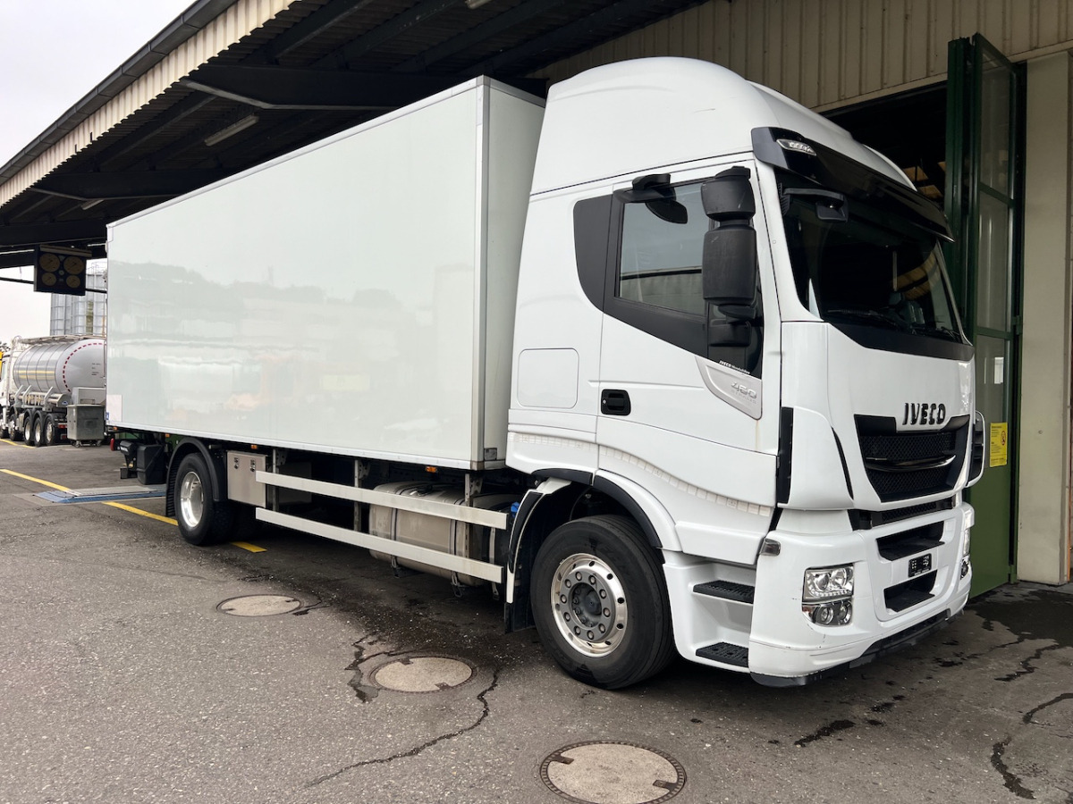 IVECO 190S46 Stralis - Autocarro furgonato: foto 1 IVECO 190S46 Stralis - Autocarro furgonato: foto 1