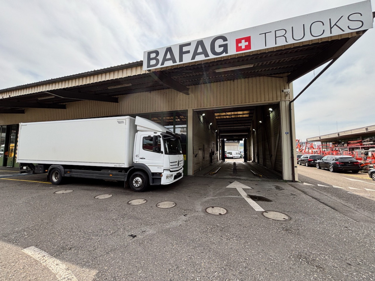 MERCEDES Atego 1530 - Autocarro furgonato: foto 2 MERCEDES Atego 1530 - Autocarro furgonato: foto 2