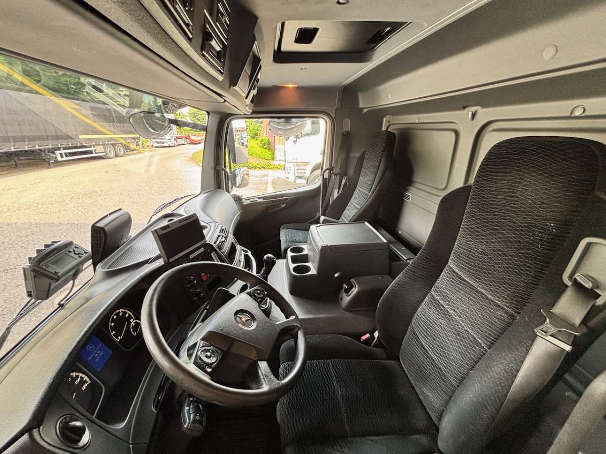 MERCEDES Atego 1530 - Autocarro furgonato: foto 4 MERCEDES Atego 1530 - Autocarro furgonato: foto 4