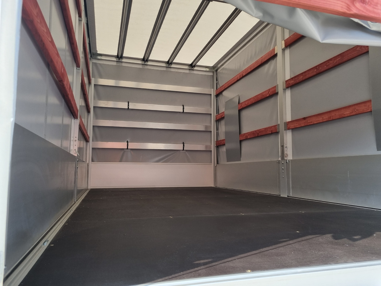 Renault Master 170 8 Pal Dachspoiler - Furgone centinato: foto 3 Renault Master 170 8 Pal Dachspoiler - Furgone centinato: foto 3