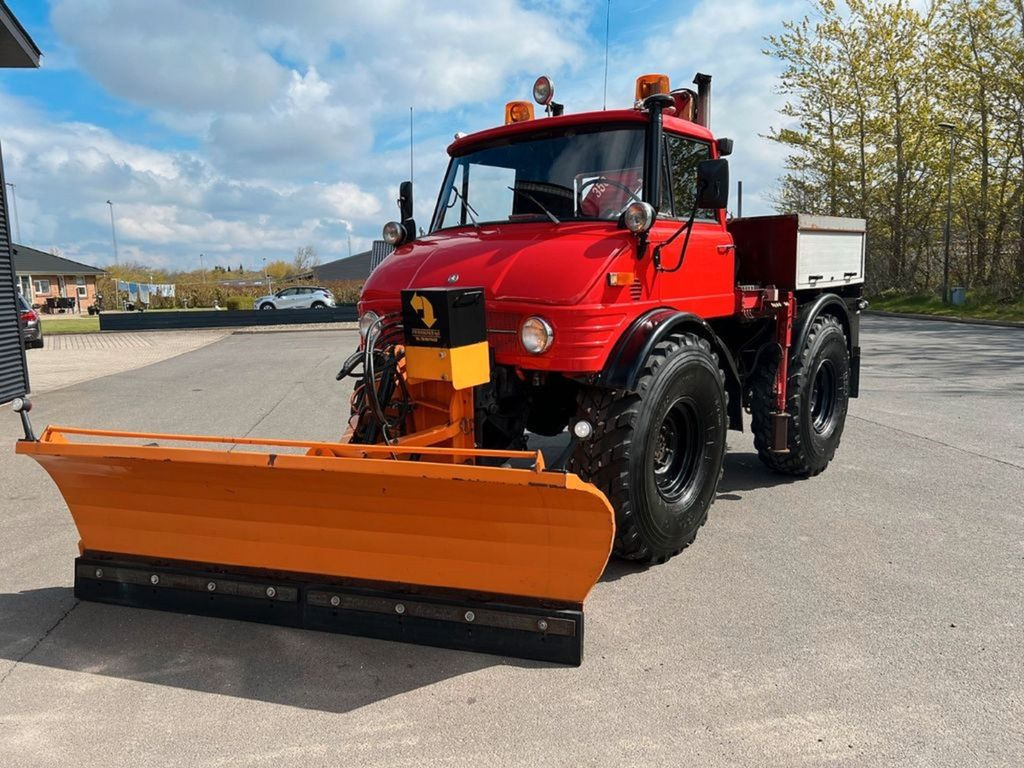 Unimog 406/U9000 4x4 - Camion con gru: foto 3 Unimog 406/U9000 4x4 - Camion con gru: foto 3