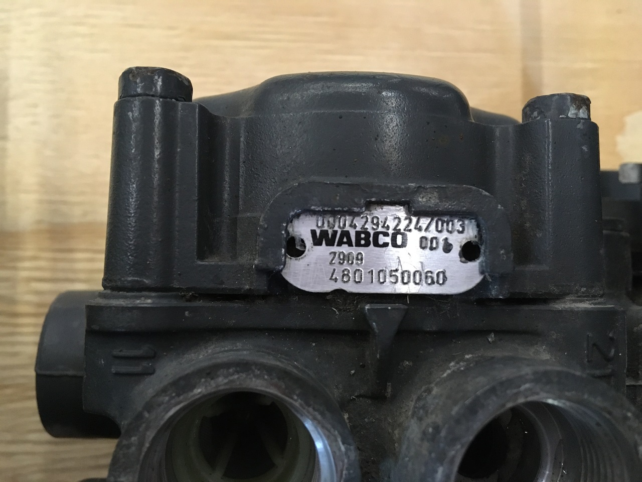 AXLE MODULATOR EPB-2 ACTROS-ATEGO - Ricambi freni per Camion: foto 3 AXLE MODULATOR EPB-2 ACTROS-ATEGO - Ricambi freni per Camion: foto 3