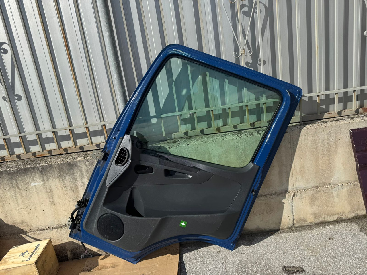 DOOR MERCEDES ATEGO 4 (LEFT AND RIGHT) - Cabina e interni: foto 4 DOOR MERCEDES ATEGO 4 (LEFT AND RIGHT) - Cabina e interni: foto 4