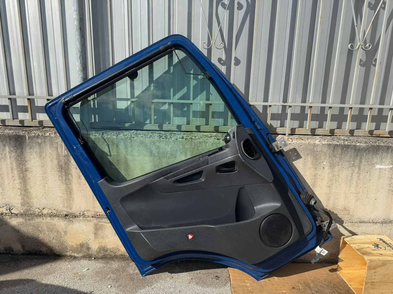 DOOR MERCEDES ATEGO 4 (LEFT AND RIGHT) - Cabina e interni: foto 5 DOOR MERCEDES ATEGO 4 (LEFT AND RIGHT) - Cabina e interni: foto 5