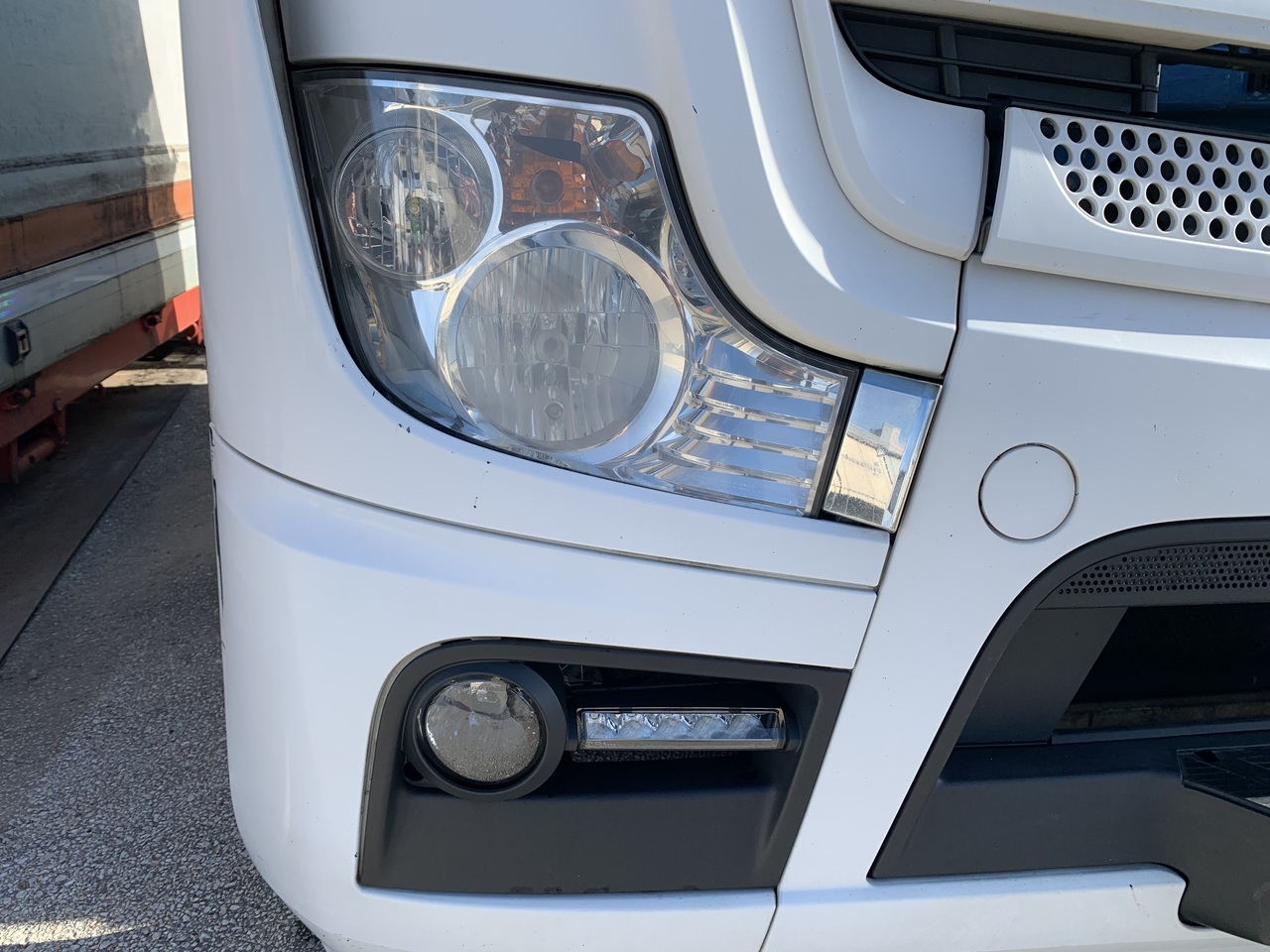 FRONT BUMPER ACTROS MP4 BIG SPACE - Paraurto per Camion: foto 2 FRONT BUMPER ACTROS MP4 BIG SPACE - Paraurto per Camion: foto 2
