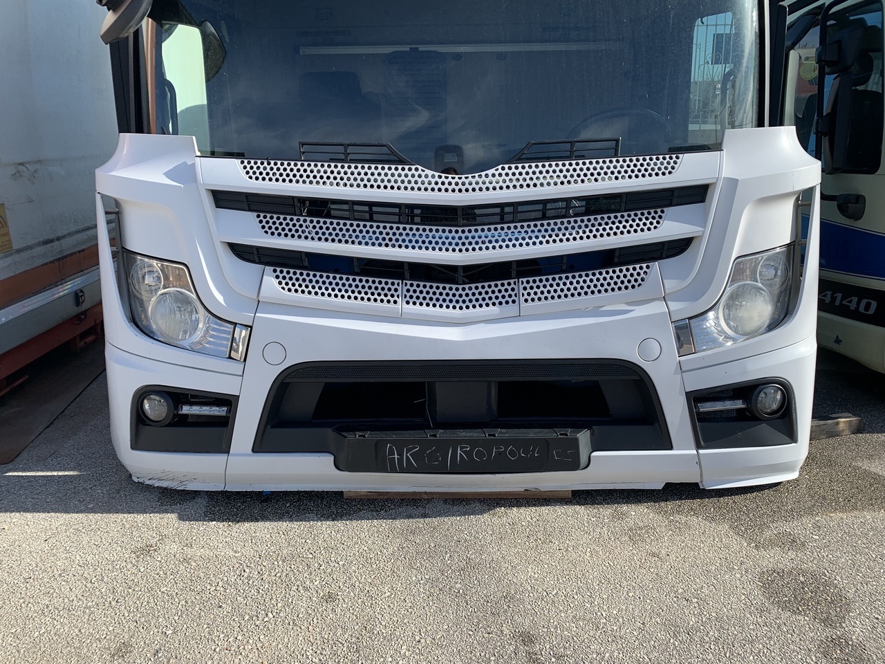 FRONT BUMPER ACTROS MP4 BIG SPACE - Paraurto per Camion: foto 1 FRONT BUMPER ACTROS MP4 BIG SPACE - Paraurto per Camion: foto 1