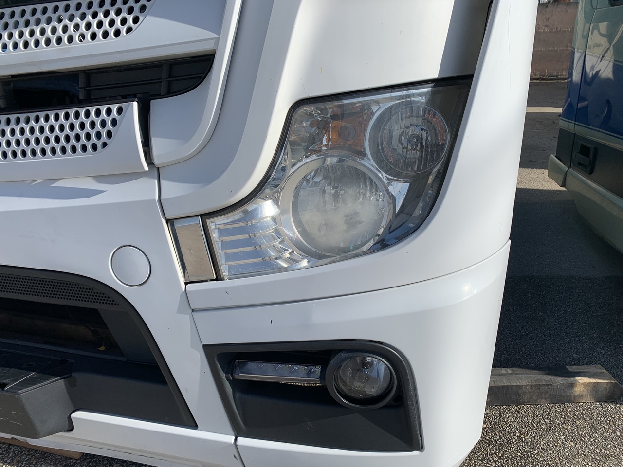 FRONT BUMPER ACTROS MP4 BIG SPACE - Paraurto per Camion: foto 3 FRONT BUMPER ACTROS MP4 BIG SPACE - Paraurto per Camion: foto 3
