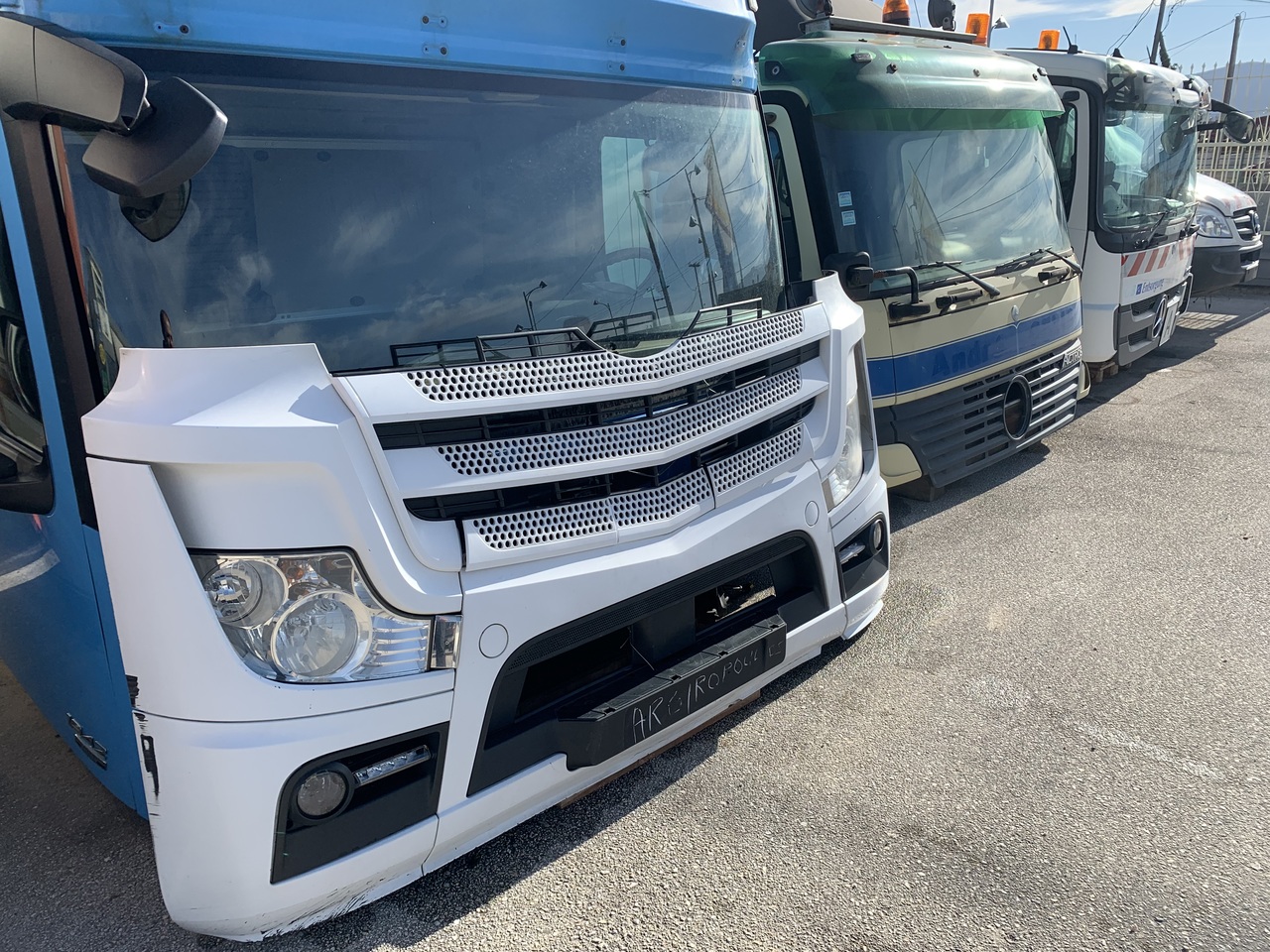 FRONT BUMPER ACTROS MP4 BIG SPACE - Paraurto per Camion: foto 4 FRONT BUMPER ACTROS MP4 BIG SPACE - Paraurto per Camion: foto 4