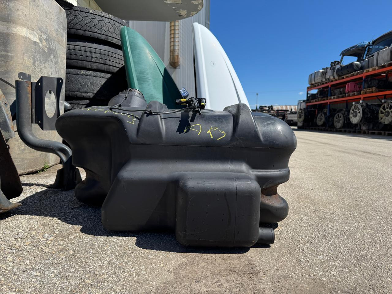 FUEL TANK ATEGO 180L - Serbatoio carburante per Camion: foto 2 FUEL TANK ATEGO 180L - Serbatoio carburante per Camion: foto 2