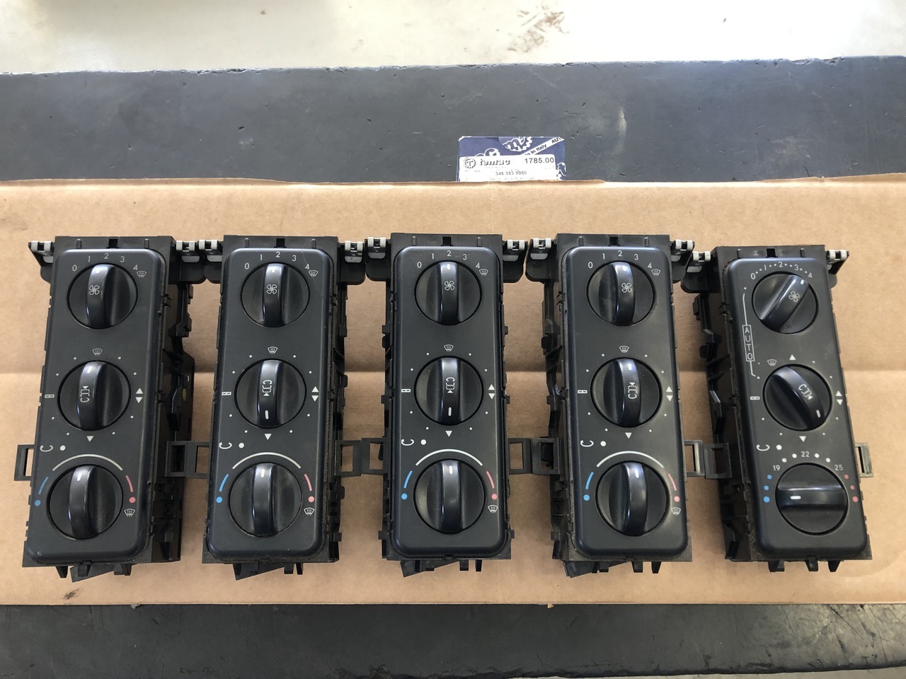 OPERATING UNIT AIR CONDITIONER - Riscaldamento/ Ventilazione per Camion: foto 1 OPERATING UNIT AIR CONDITIONER - Riscaldamento/ Ventilazione per Camion: foto 1