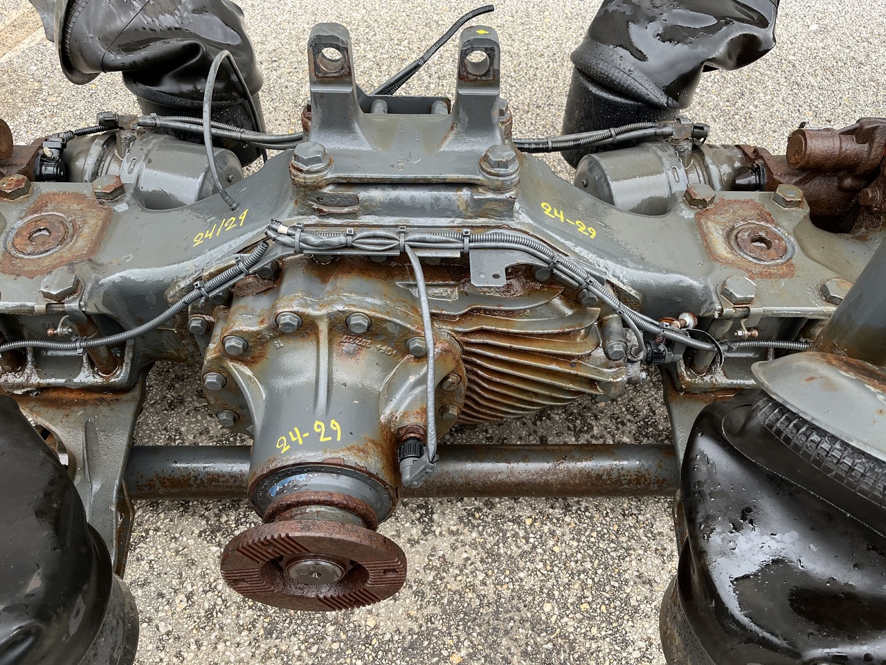 REAR AXLE WITH DIFFERENTIAL GEAR ,RATIO 29:24 - Differenziale per Camion: foto 2 REAR AXLE WITH DIFFERENTIAL GEAR ,RATIO 29:24 - Differenziale per Camion: foto 2