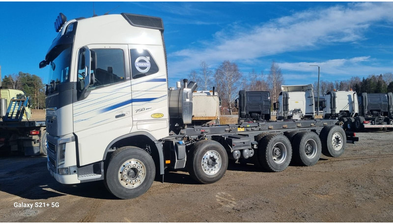 Autocarro telaio Volvo FH750 New engine and gearbox: foto 1
