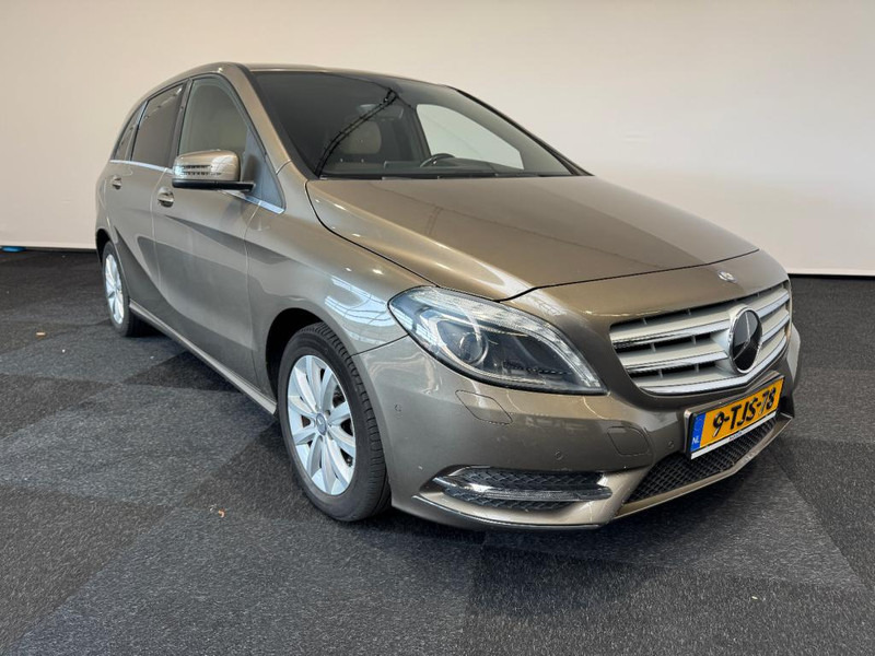 Mercedes-Benz B-Klasse 180 automaat Leer B 180 Ambition 5 Automaat wit Leer - Autovettura: foto 1 Mercedes-Benz B-Klasse 180 automaat Leer B 180 Ambition 5 Automaat wit Leer - Autovettura: foto 1