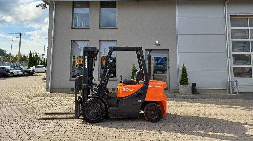 Doosan D30 GP PLUS - Carrello elevatore diesel: foto 1 Doosan D30 GP PLUS - Carrello elevatore diesel: foto 1