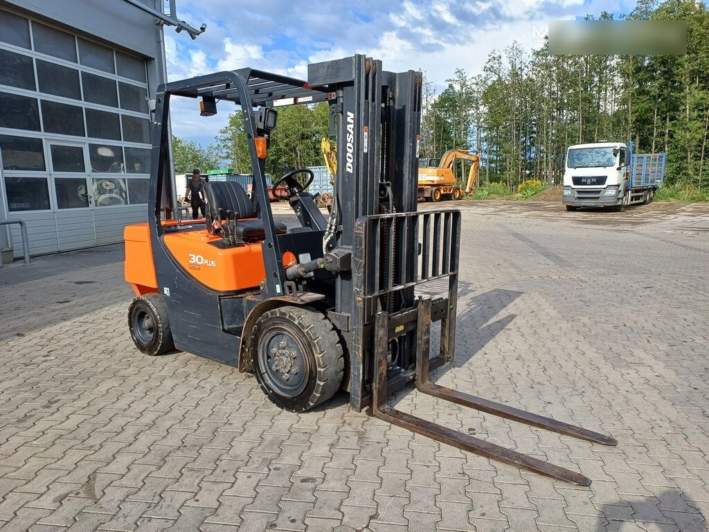 Doosan D30 GP PLUS - Carrello elevatore diesel: foto 2 Doosan D30 GP PLUS - Carrello elevatore diesel: foto 2