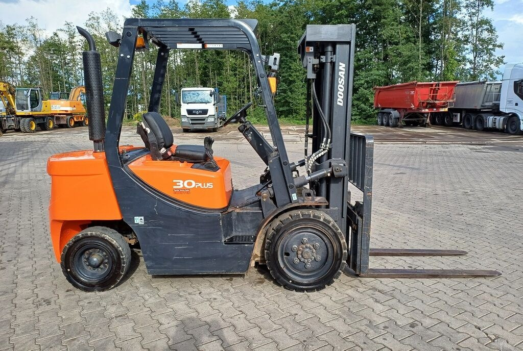 Doosan D30 GP PLUS - Carrello elevatore diesel: foto 3 Doosan D30 GP PLUS - Carrello elevatore diesel: foto 3
