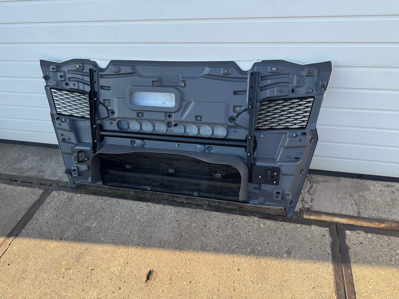 DAF XF NG GRILLE BOVEN COMPLETE | USED | 000238A - Griglia radiatore per Camion: foto 5 DAF XF NG GRILLE BOVEN COMPLETE | USED | 000238A - Griglia radiatore per Camion: foto 5