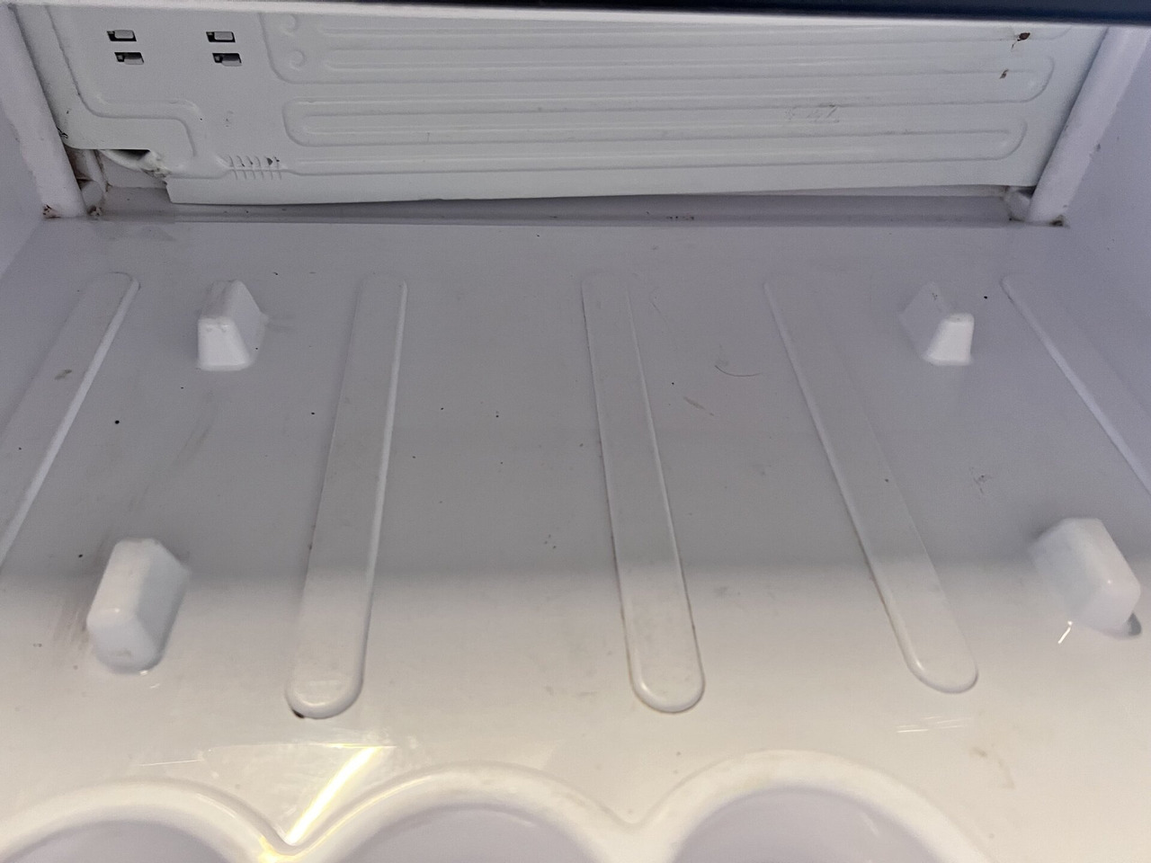 RENAULT T-SERIE REFRIGERATOR 26 LITER 7482268889 KOELBOX 7482315436U - Cabina e interni per Camion: foto 2 RENAULT T-SERIE REFRIGERATOR 26 LITER 7482268889 KOELBOX 7482315436U - Cabina e interni per Camion: foto 2