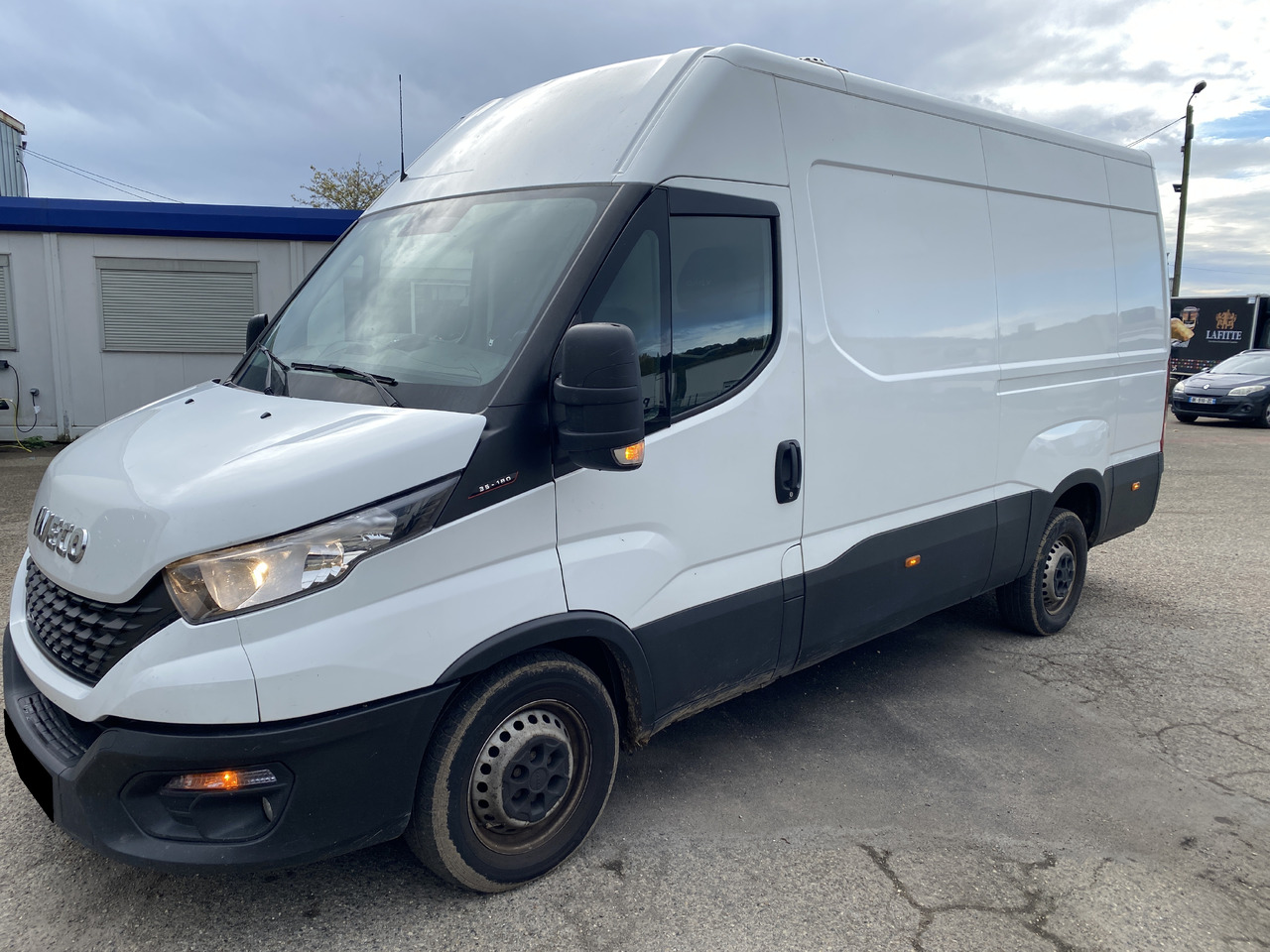IVECO DAILY 35S18 - Furgone chiuso: foto 1 IVECO DAILY 35S18 - Furgone chiuso: foto 1