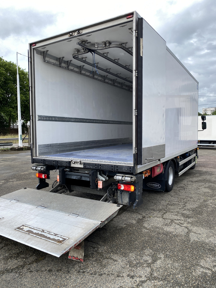 RENAULT D16 - Autocarro frigorifero: foto 2 RENAULT D16 - Autocarro frigorifero: foto 2