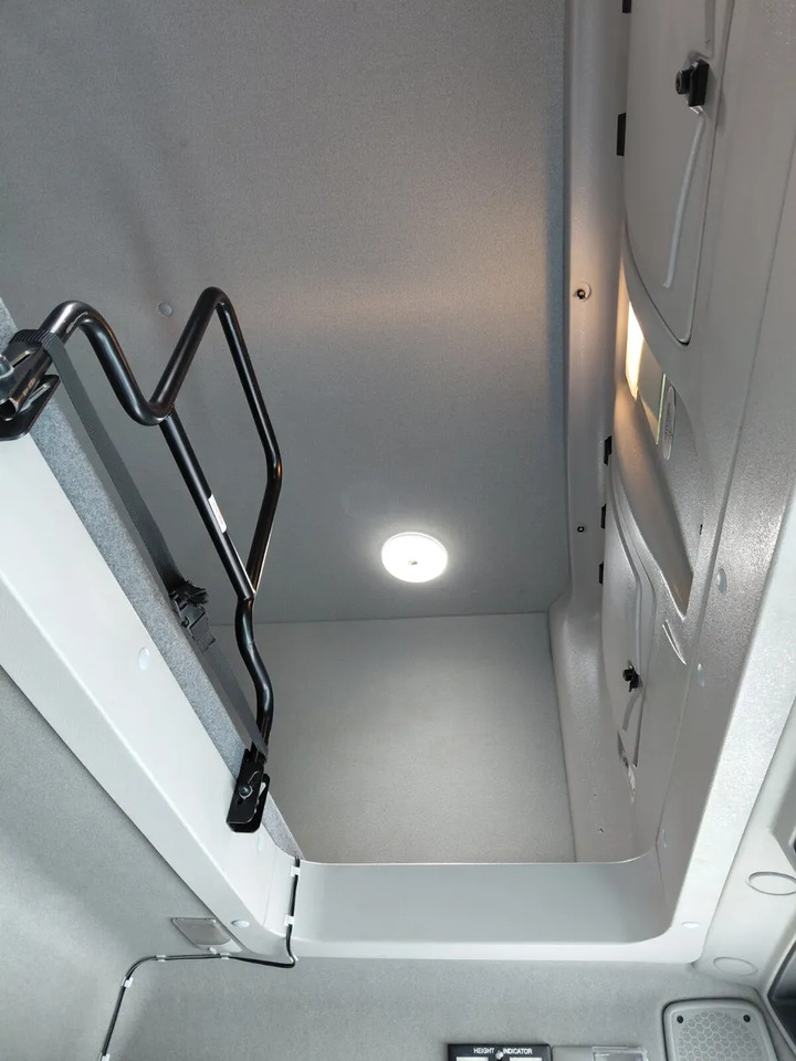 2017 Renault D12 4×2 Double Sleeper Curtainsider - Camion centinato: foto 4 2017 Renault D12 4×2 Double Sleeper Curtainsider - Camion centinato: foto 4