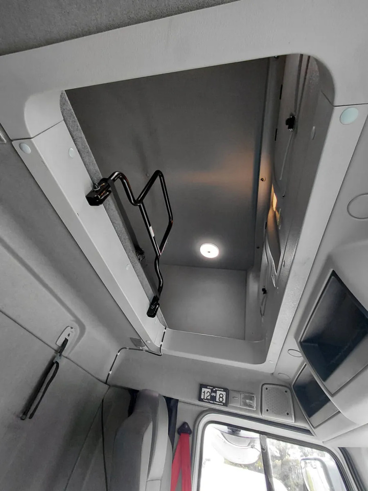 2017 Renault D12 4×2 Double Sleeper Curtainsider - Camion centinato: foto 3 2017 Renault D12 4×2 Double Sleeper Curtainsider - Camion centinato: foto 3