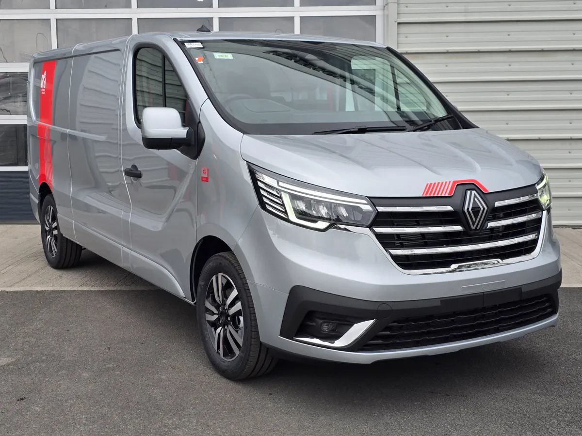 NEW Renault Trafic Exclusive 170BHP/150BHP Manual Silver - Furgone chiuso: foto 1 NEW Renault Trafic Exclusive 170BHP/150BHP Manual Silver - Furgone chiuso: foto 1