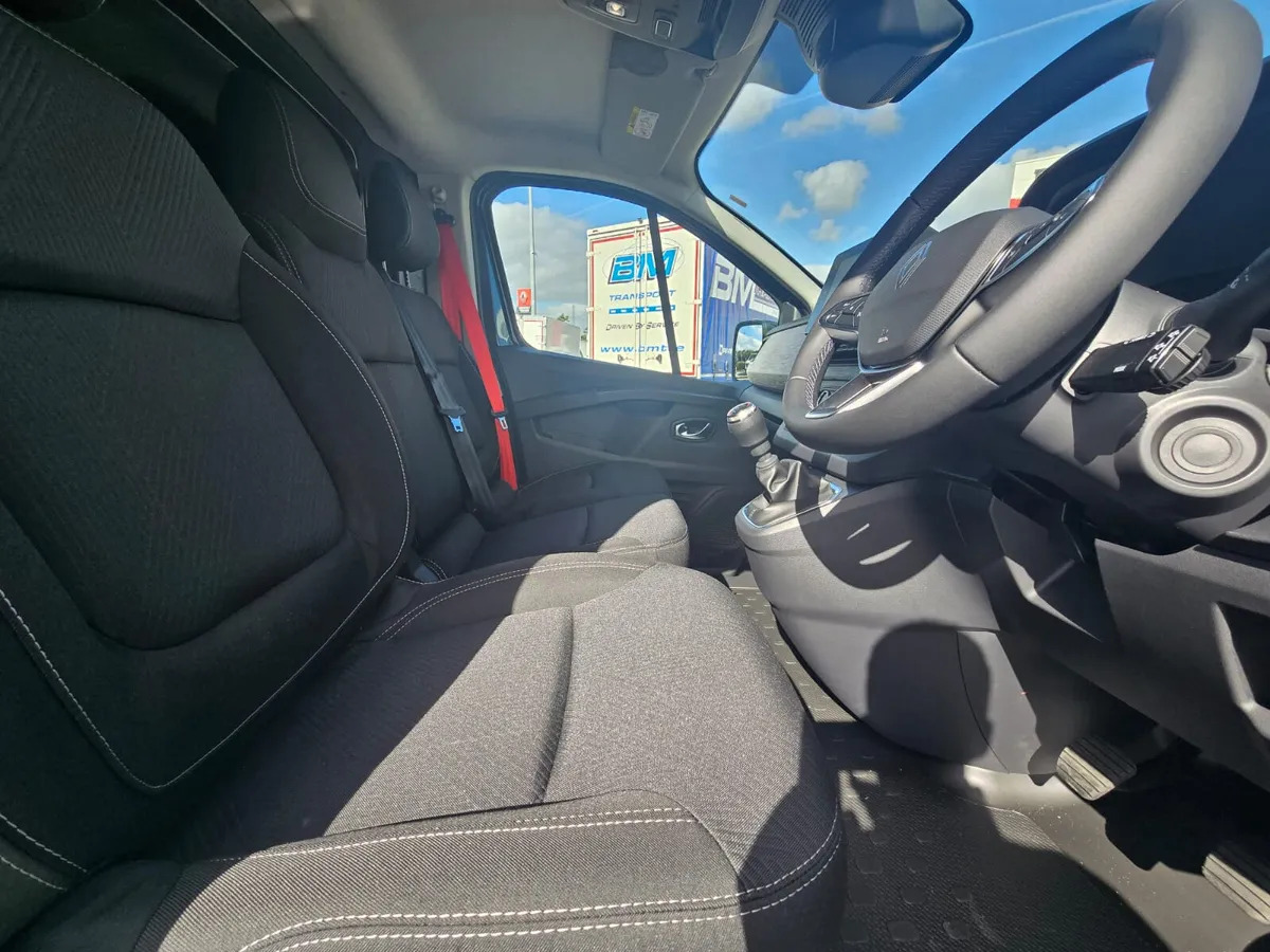 NEW Renault Trafic Exclusive 170BHP/150BHP Manual White - Furgone chiuso: foto 4 NEW Renault Trafic Exclusive 170BHP/150BHP Manual White - Furgone chiuso: foto 4