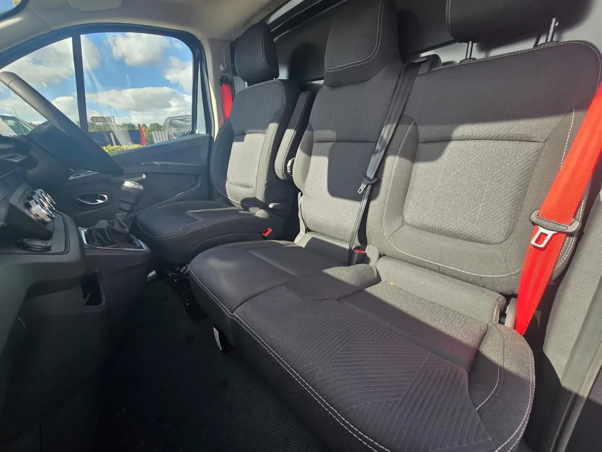 NEW Renault Trafic Exclusive 170BHP/150BHP Manual White - Furgone chiuso: foto 3 NEW Renault Trafic Exclusive 170BHP/150BHP Manual White - Furgone chiuso: foto 3