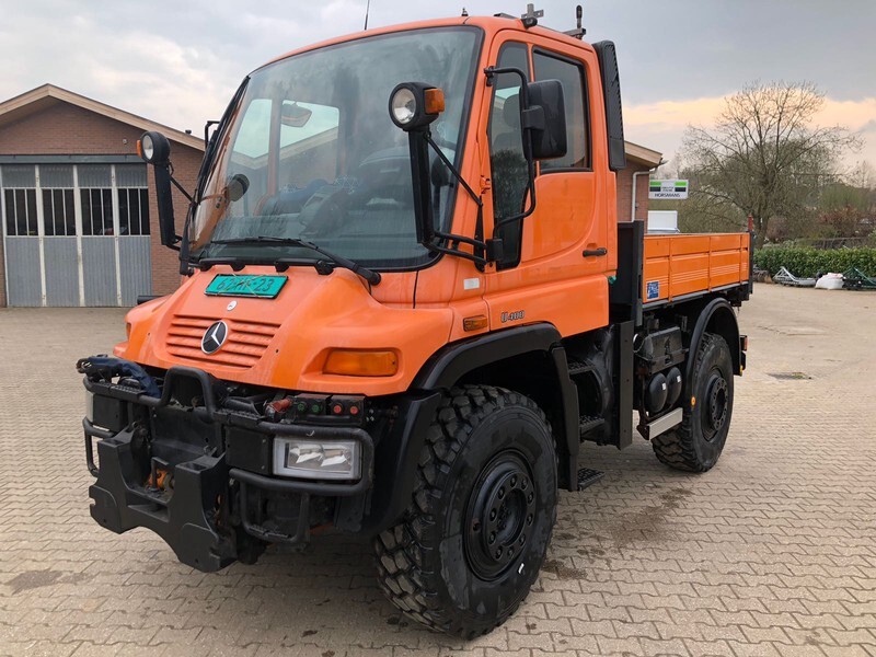 Mercedes-Benz Unimog U400 - Autocarro con pianale/ Cassone fisso, Veicolo speciale/ Comunale: foto 1 Mercedes-Benz Unimog U400 - Autocarro con pianale/ Cassone fisso, Veicolo speciale/ Comunale: foto 1