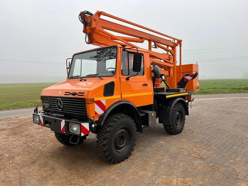 Mercedes-Benz Unimog 1200 4x4 - Lifting basket - Camion, Camion con gru: foto 1 Mercedes-Benz Unimog 1200 4x4 - Lifting basket - Camion, Camion con gru: foto 1
