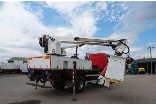 Renault KERAX 410.19 4x4 Emelőkosaras Cela 17m - Camion, Camion con gru: foto 5 Renault KERAX 410.19 4x4 Emelőkosaras Cela 17m - Camion, Camion con gru: foto 5