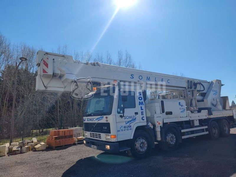 Volvo FL12 - Mounted boom lift truck - Camion, Camion con gru: foto 1 Volvo FL12 - Mounted boom lift truck - Camion, Camion con gru: foto 1