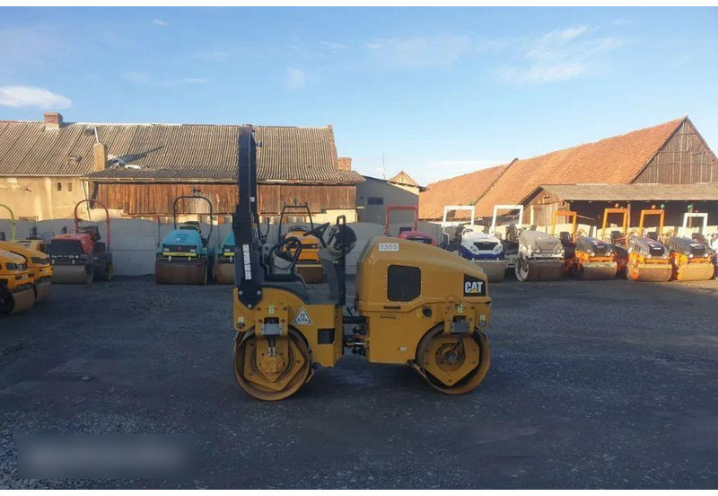 Rullo Caterpillar CB 24B road roller: foto 9 Rullo Caterpillar CB 24B road roller: foto 9
