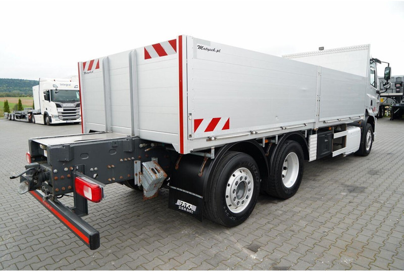 DAF CF 410 / 6x2 / BURTOWY / DO BUDOWLANKI / EURO 6 / OŚ PODNOSZONA - Autocarro con pianale/ Cassone fisso: foto 4 DAF CF 410 / 6x2 / BURTOWY / DO BUDOWLANKI / EURO 6 / OŚ PODNOSZONA - Autocarro con pianale/ Cassone fisso: foto 4