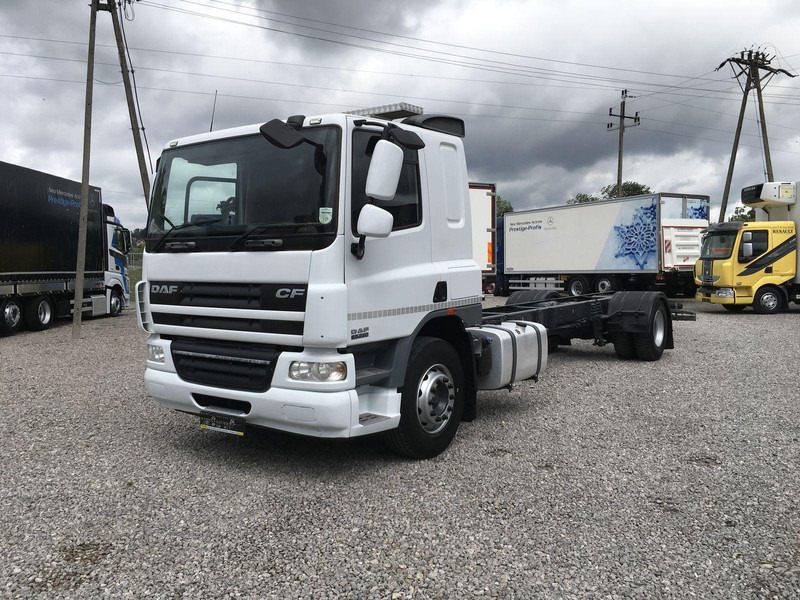 DAF CF 65.220 - Autocarro telaio: foto 1 DAF CF 65.220 - Autocarro telaio: foto 1