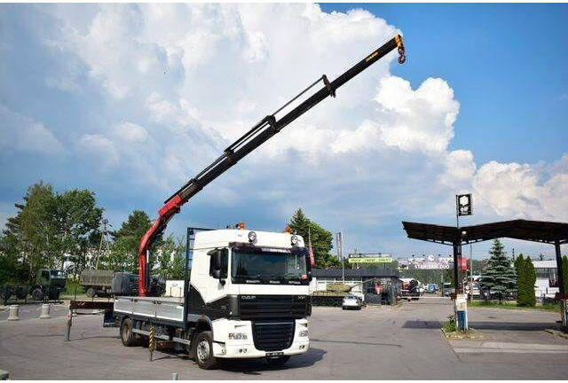 DAF XF 105.410 - Autocarro con pianale/ Cassone fisso, Camion con gru: foto 1 DAF XF 105.410 - Autocarro con pianale/ Cassone fisso, Camion con gru: foto 1