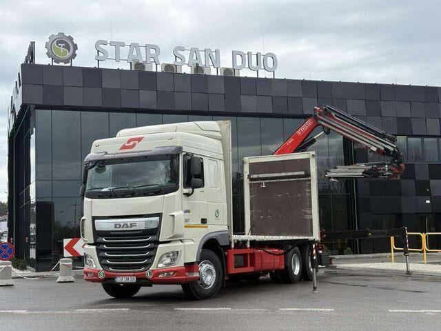 DAF XF 440 6x2 Fassi F365 FLY JIBCranePallet Grippe - Autocarro con pianale/ Cassone fisso, Camion con gru: foto 1 DAF XF 440 6x2 Fassi F365 FLY JIBCranePallet Grippe - Autocarro con pianale/ Cassone fisso, Camion con gru: foto 1