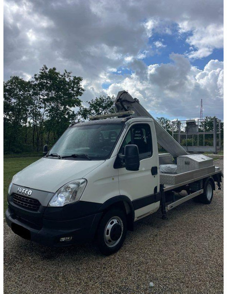Iveco Lifting basket 16 m - Furgone: foto 1 Iveco Lifting basket 16 m - Furgone: foto 1
