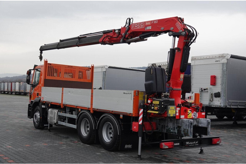Iveco 420 - Autocarro con pianale/ Cassone fisso, Camion con gru: foto 4 Iveco 420 - Autocarro con pianale/ Cassone fisso, Camion con gru: foto 4