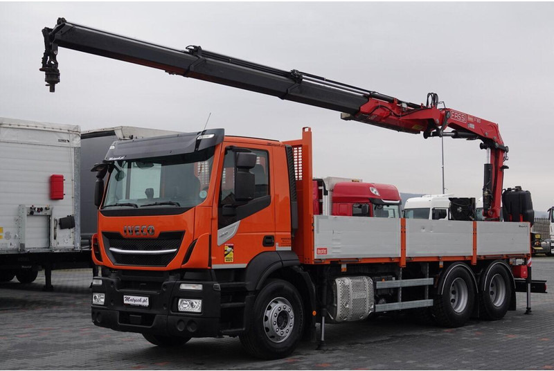 Iveco 420 - Autocarro con pianale/ Cassone fisso, Camion con gru: foto 1 Iveco 420 - Autocarro con pianale/ Cassone fisso, Camion con gru: foto 1