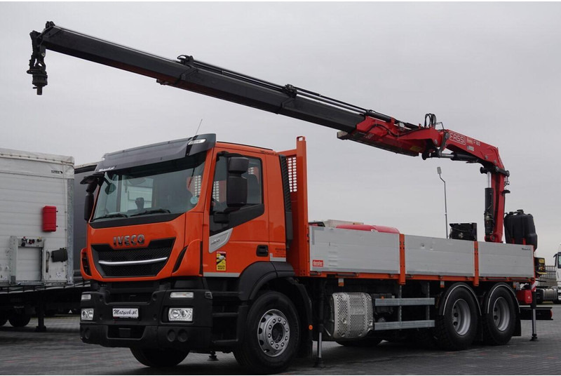 Iveco 420 - Autocarro con pianale/ Cassone fisso, Camion con gru: foto 2 Iveco 420 - Autocarro con pianale/ Cassone fisso, Camion con gru: foto 2
