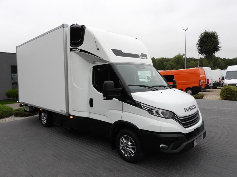 Iveco DAILY 35S18 KONTENER HI-MATIC WINDA 8 PALET TEMPOMAT NAWIGACJA L - Furgone box: foto 4 Iveco DAILY 35S18 KONTENER HI-MATIC WINDA 8 PALET TEMPOMAT NAWIGACJA L - Furgone box: foto 4