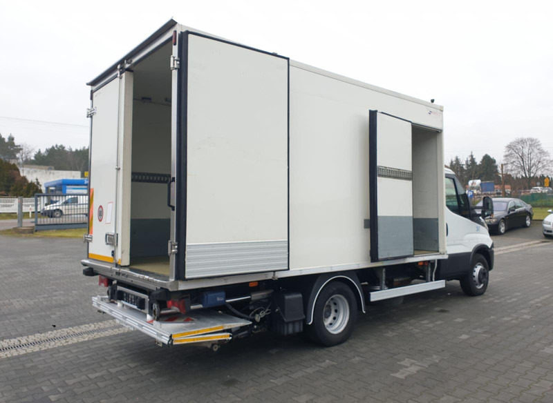Iveco DAILY 60C15 60-150 TWO-CHAMBER REFRIGERATOR CONTAINER ISOTHERM F - Autocarro frigorifero: foto 1 Iveco DAILY 60C15 60-150 TWO-CHAMBER REFRIGERATOR CONTAINER ISOTHERM F - Autocarro frigorifero: foto 1