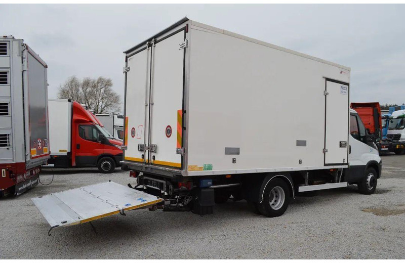 Iveco DAILY 60C15 60-150 TWO-CHAMBER REFRIGERATOR CONTAINER ISOTHERM F - Autocarro frigorifero: foto 5 Iveco DAILY 60C15 60-150 TWO-CHAMBER REFRIGERATOR CONTAINER ISOTHERM F - Autocarro frigorifero: foto 5