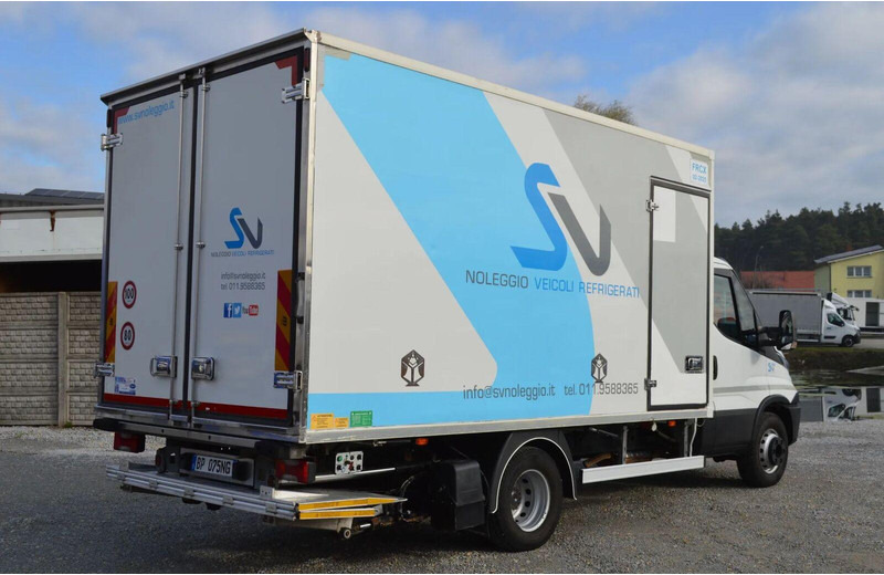 Iveco DAILY 60C15 REFRIGERATOR + SIDE AND REAR DOORS, LIFT FOLDED UNDE - Autocarro frigorifero: foto 4 Iveco DAILY 60C15 REFRIGERATOR + SIDE AND REAR DOORS, LIFT FOLDED UNDE - Autocarro frigorifero: foto 4