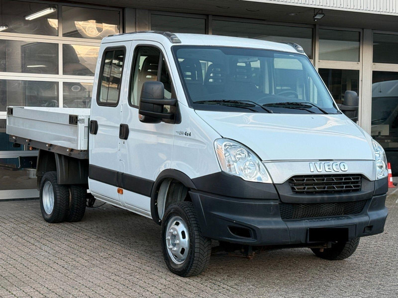 Iveco Daily 35C15 flatbed - Furgone con cassone fisso, Furgone doppia cabina: foto 3 Iveco Daily 35C15 flatbed - Furgone con cassone fisso, Furgone doppia cabina: foto 3