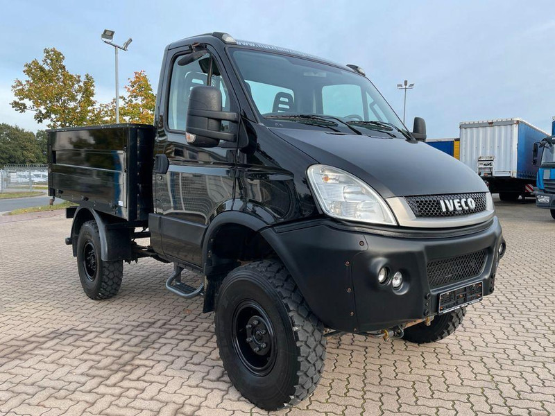 Iveco Daily 35S17 Flatbed 4x4 - Furgone con cassone fisso: foto 1 Iveco Daily 35S17 Flatbed 4x4 - Furgone con cassone fisso: foto 1