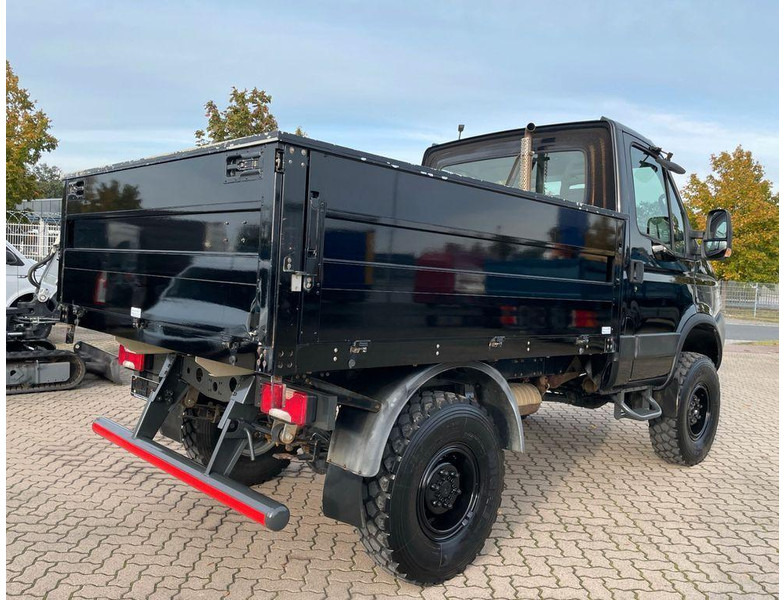 Iveco Daily 35S17 Flatbed 4x4 - Furgone con cassone fisso: foto 3 Iveco Daily 35S17 Flatbed 4x4 - Furgone con cassone fisso: foto 3